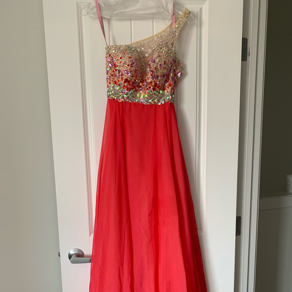 Beautiful Grad Dress - Picture 3 of 6